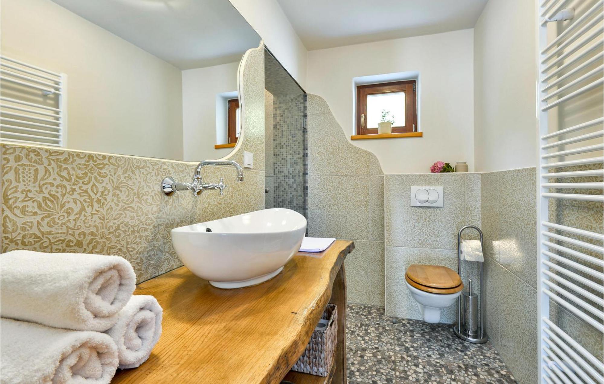 Beautiful Home In Sv,Martin Na Muri With Jacuzzi سفيتي مارتن نا موري المظهر الخارجي الصورة